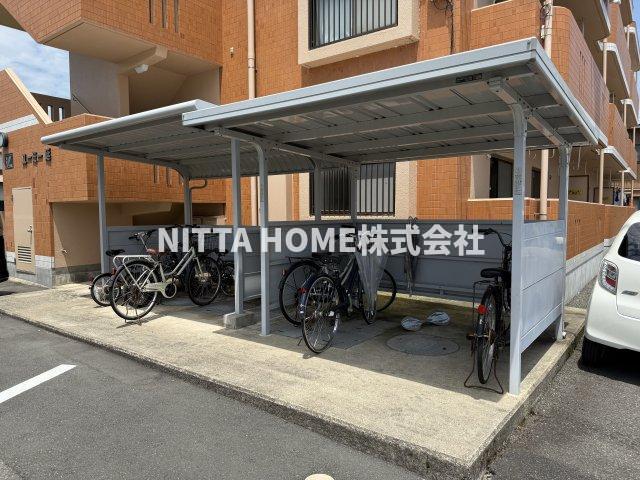 その他共有部分　屋根付きの駐輪場は無料です★