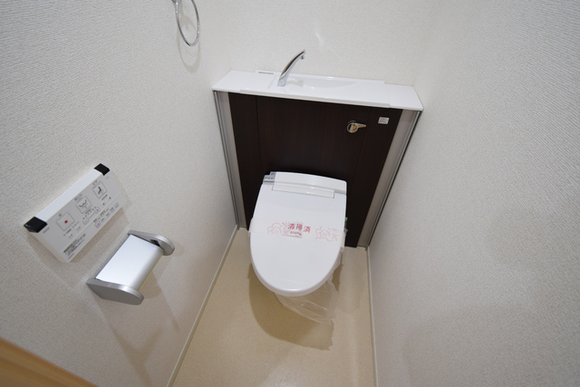 トイレ　温水洗浄便座