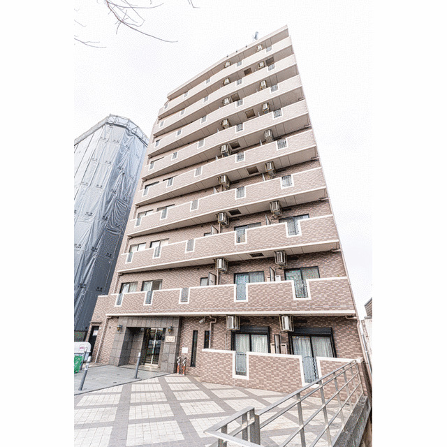 建物外観　鉄骨鉄筋コンクリート造のがっちりとした建物。