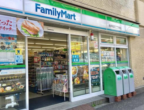 コンビニ　ファミリーマート西早稲田二丁目店（コンビニ）まで213m