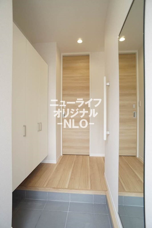 玄関　お出かけ前に便利な全身ミラー付きの玄関☆