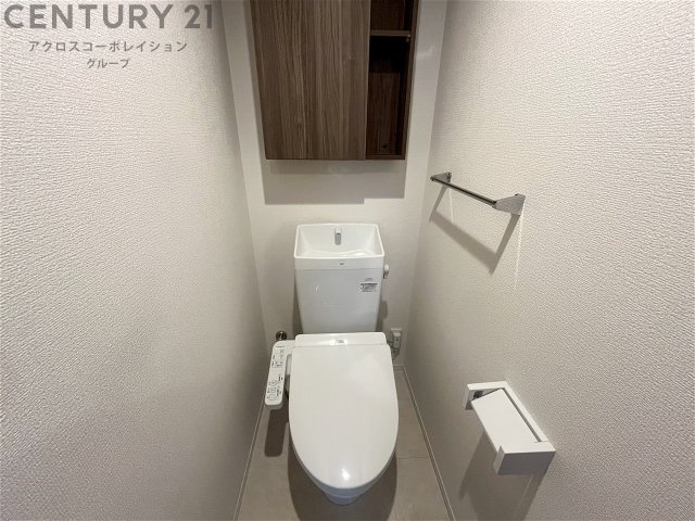 トイレ　温水洗浄便座付きのトイレです♪