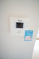 セキュリティ　モニター付ドアホン（来客時に確認出来て安心ですね）