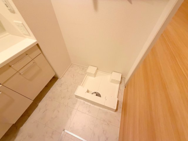 その他設備　嬉しい室内洗濯機置場。これで洗濯機も長持ちしますね。