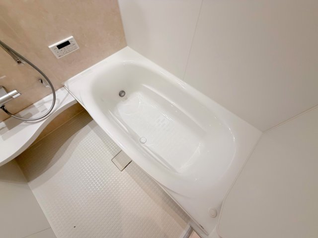 バス・シャワールーム　広めのお風呂は一日の疲れを癒してくれます。