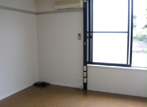 居室・リビング　家電のないお部屋です