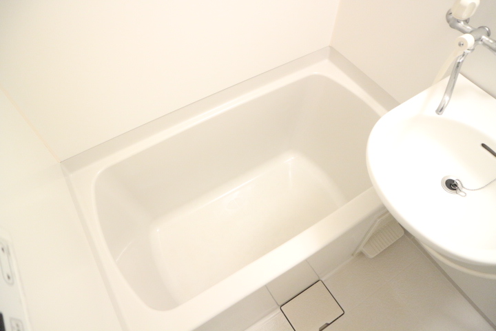 バス・シャワールーム　バス、トイレ別々です