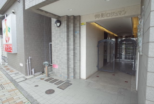 阪急神戸線 御影駅 徒歩1分 7階建 築32年の外観写真