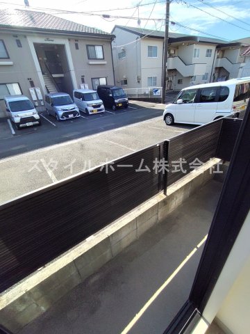 バルコニー　暖かな日差しのふりそそぐバルコニー