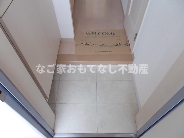 玄関　※写真は別号室