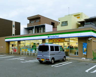 コンビニ　ファミリーマート 名古屋大幸四丁目店（コンビニ）まで533m