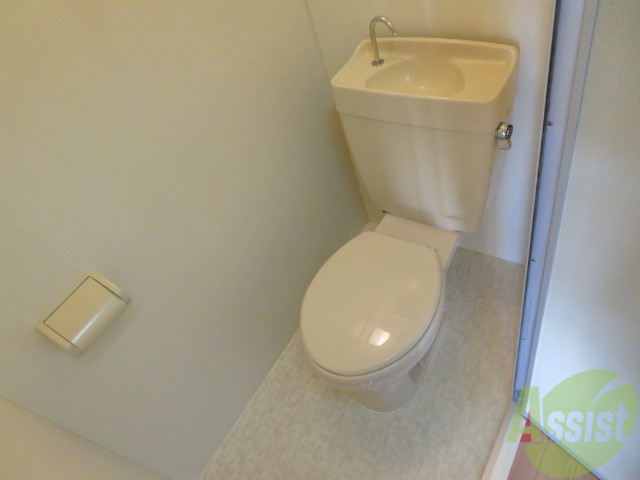 トイレ　こちらはトイレです。清潔感があり、安心して使用できます。