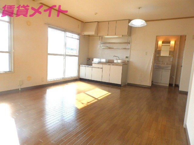 居室・リビング　別部屋参考写真です