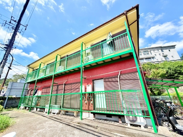 建物外観　学生限定インターネット使用料無料物件。
