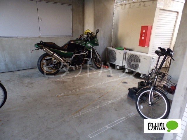 駐車場　バイク置場