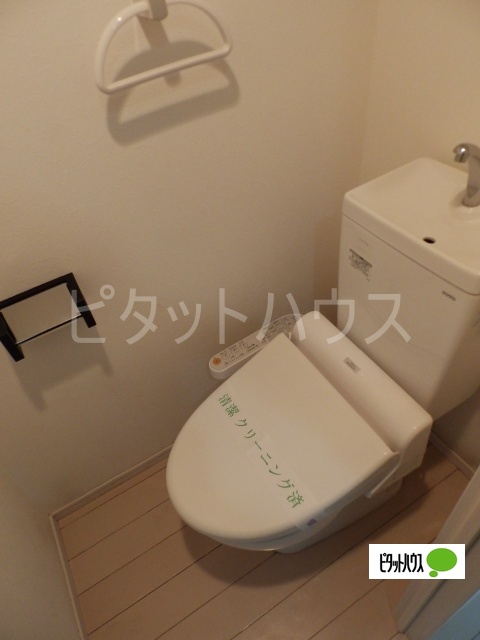 トイレ　温水洗浄便座です♪