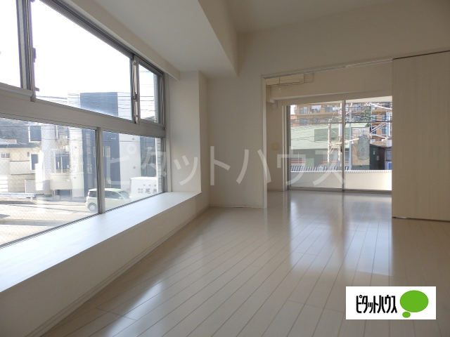 居室・リビング　角部屋ですよ！
