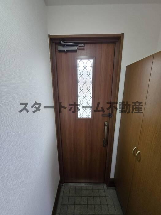 玄関　収納もある玄関です