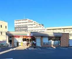 コンビニ　セブンイレブンさいたま鹿手袋3丁目店（コンビニ）まで373m