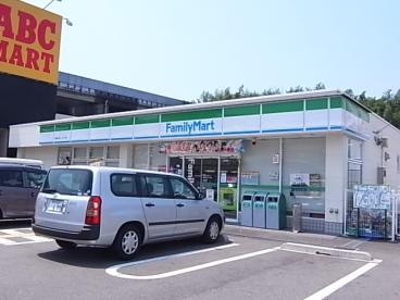 コンビニ　ファミリーマート 柳屋名谷インター店（コンビニ）まで399m
