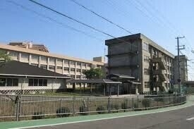 中学校　明石市立朝霧中学校（中学校）まで532m