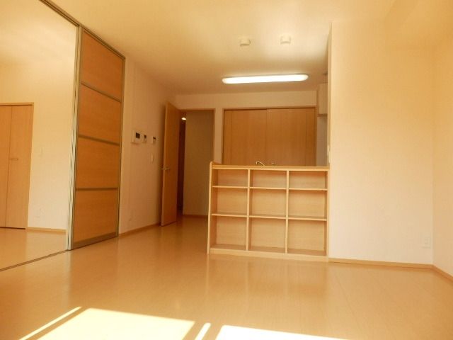 居室・リビング　★買い物便利な立地にあるお部屋です★