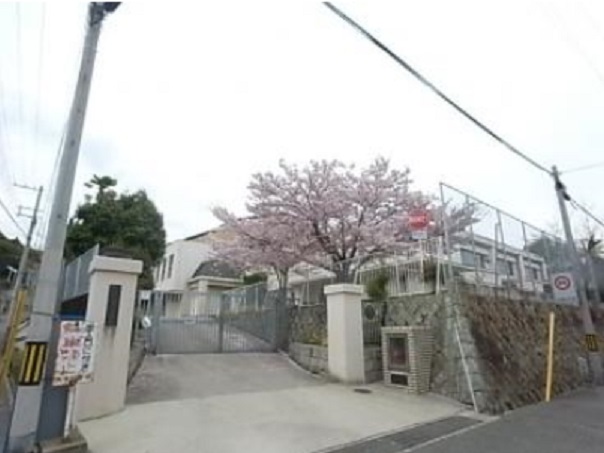中学校　神戸市立飛松中学校（中学校）まで948m
