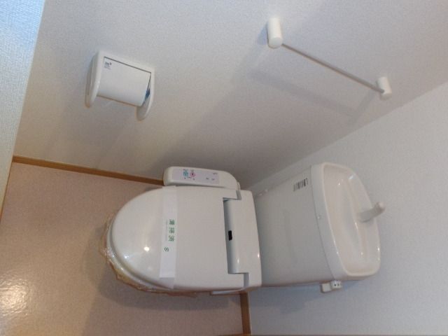 トイレ　温水洗浄機能付便座