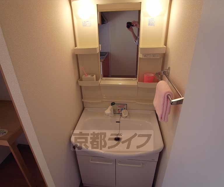 洗面設備　便利な洗面台です。