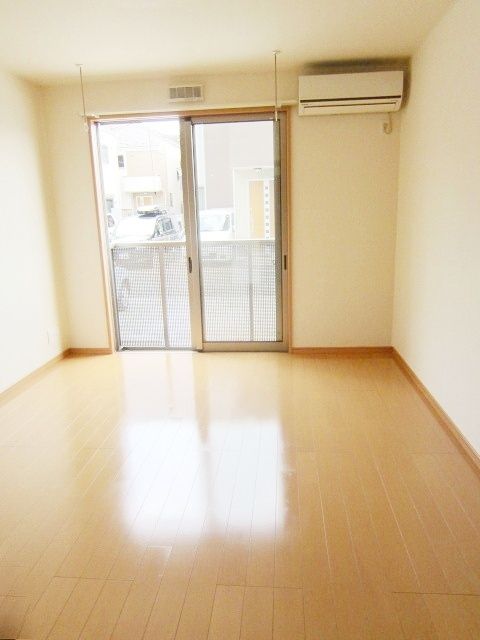 居室・リビング　★102は中部屋です★