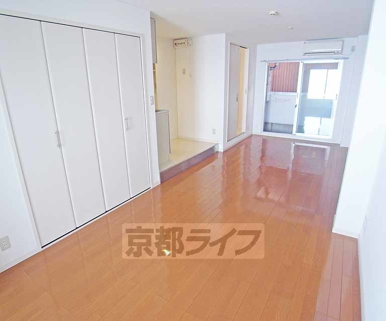 居室・リビング　広々とした洋室です。