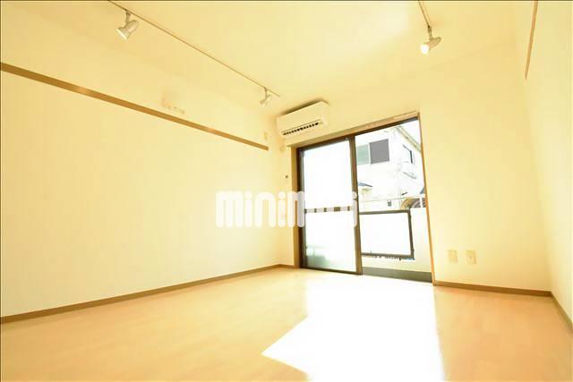 居室・リビング　７．５帖の明るい印象のお部屋です☆