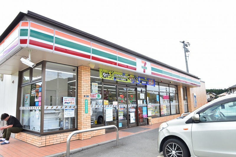 コンビニ　セブンイレブン熊野町初神店（コンビニ）まで1000m