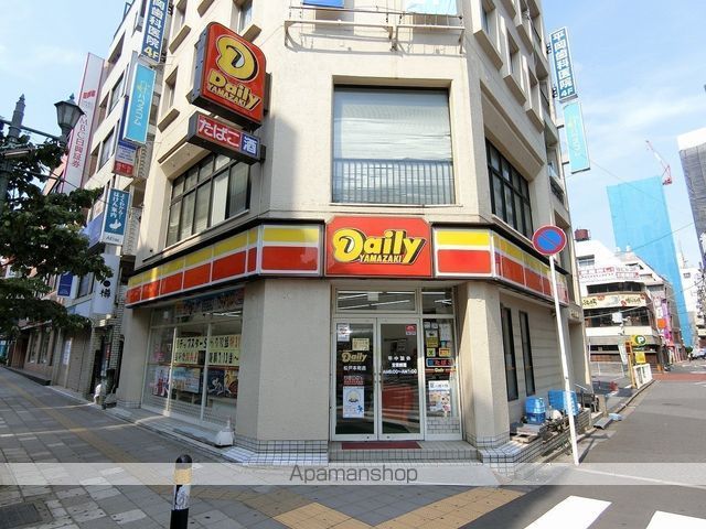 コンビニ　デイリーヤマザキ（コンビニ）まで121m
