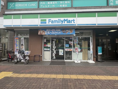 コンビニ　ファミリーマート 昭島駅前店（コンビニ）まで907m