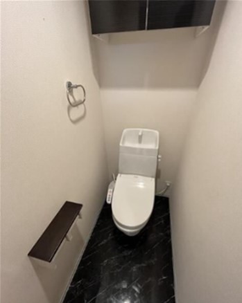 京成本線 お花茶屋駅 徒歩9分 10階建 築4年のトイレ写真