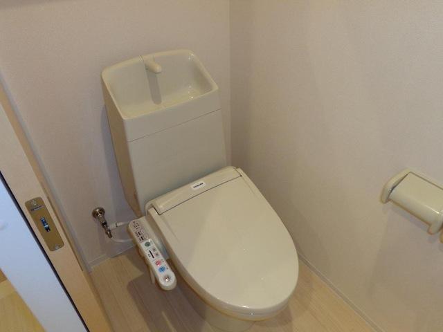 トイレ　温水洗浄便座
