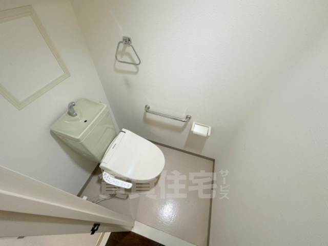阪急千里線 関大前駅 徒歩6分 3階建 築30年のトイレ写真