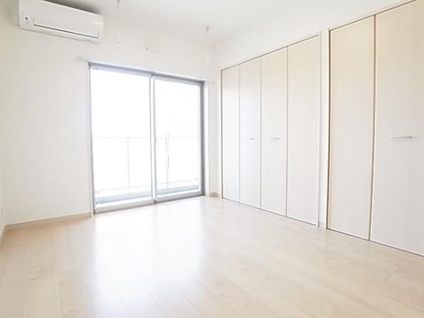 居室・リビング　こちらの居間で趣味の時間をお楽しみください