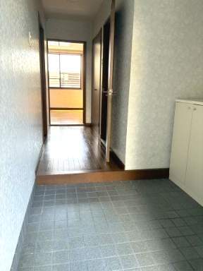 玄関　玄関はゆとりの広さです