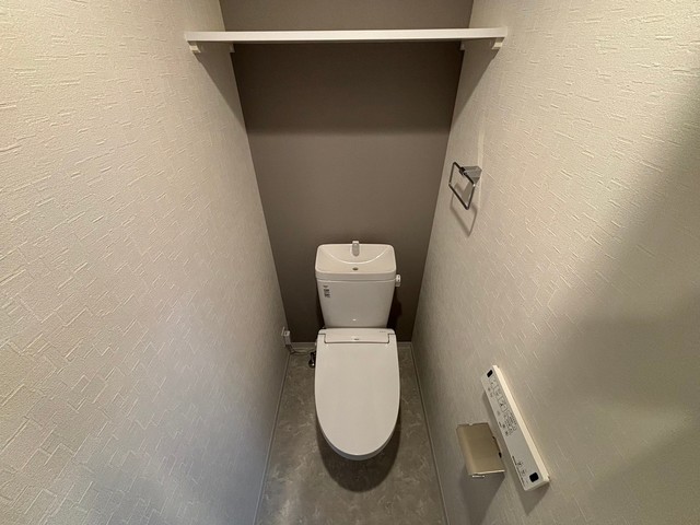 ＪＲ大阪環状線 寺田町駅 徒歩6分 14階建 築3年のトイレ写真