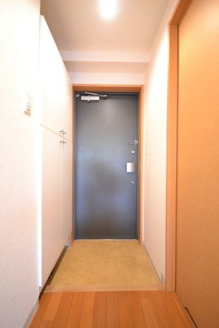 玄関　※別号室の参考写真