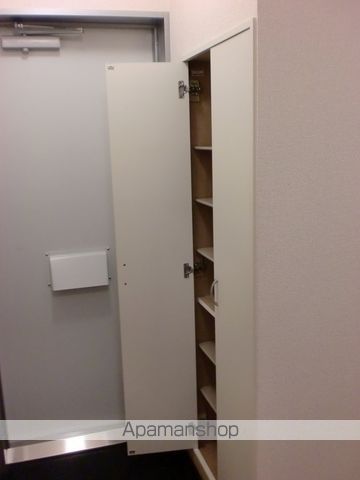 レオパレス橙の玄関写真