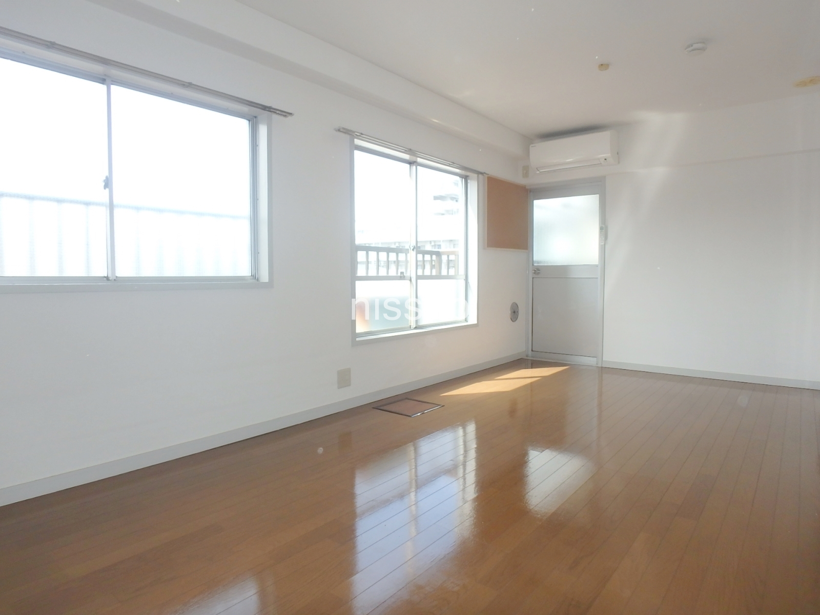 第二百萬石マンションの居間写真