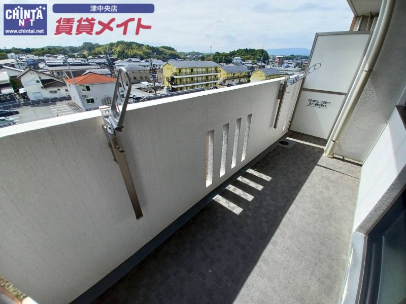 バルコニー　同物件別室画像
