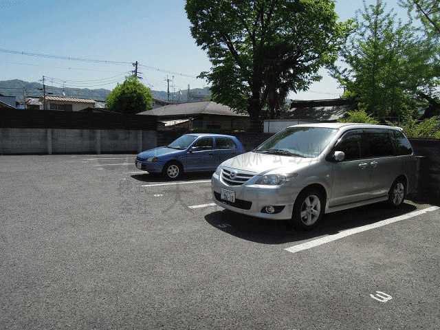 【グリーンハイツ西尾の駐車場】