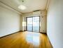 居室・リビング　広めのフローリングのお部屋です☆