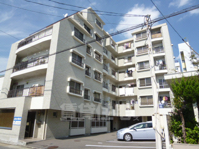 【名古屋市昭和区隼人町のマンションの建物外観】