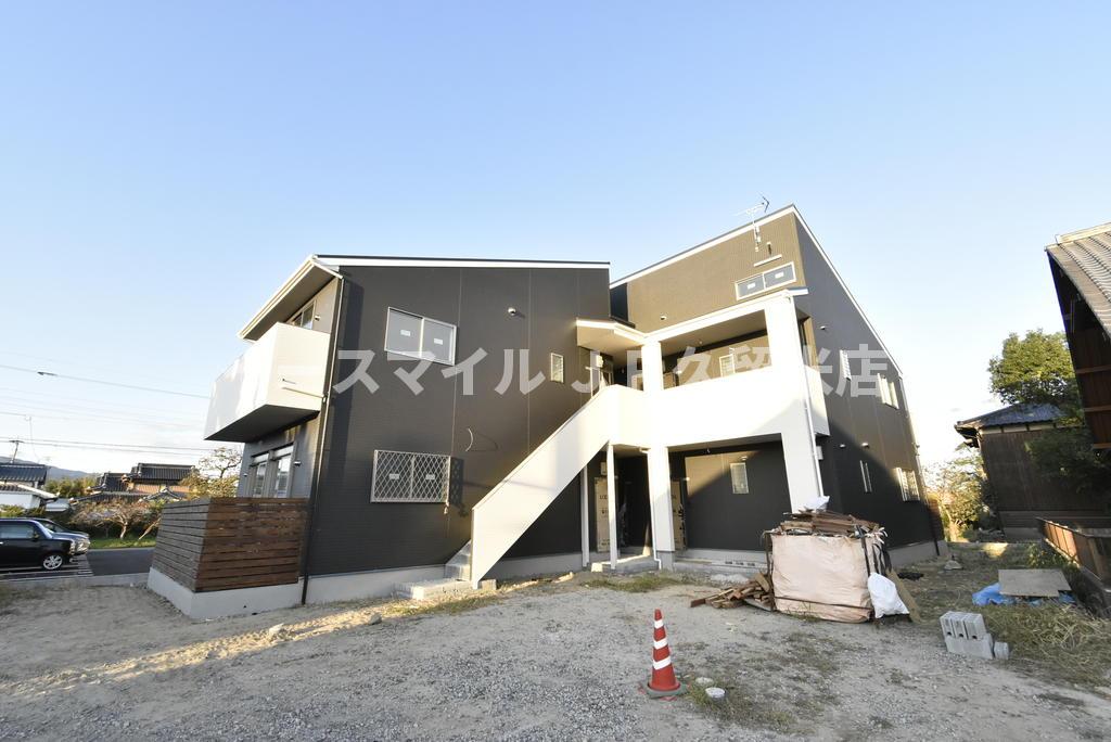 三養基郡みやき町大字白壁のアパートの建物外観