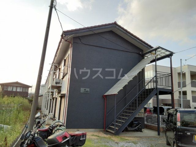 茅ヶ崎市柳島のアパートの建物外観
